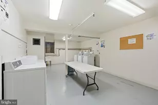 8231 Kings Charter Ln, Springfield, VA 22152 - Photo 34