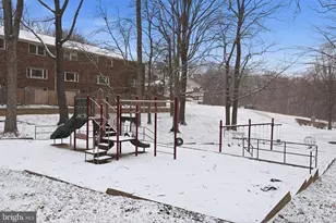 8231 Kings Charter Ln, Springfield, VA 22152 - Photo 32