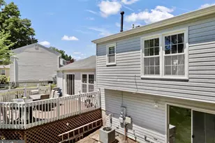 13515 King Charles Dr, Chantilly, VA 20151 - Photo 18