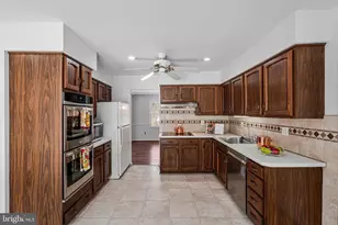 11820 Wayland St, Oakton, VA 22124 - Photo 10