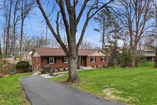 6424 Walters Woods Dr, Falls Church, VA 22044 - Photo 4