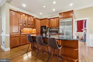 9896 Palace Green Way, Vienna, VA 22181 - Photo 8