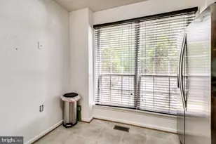 5730 Evergreen Knoll Ct, Alexandria, VA 22303 - Photo 4