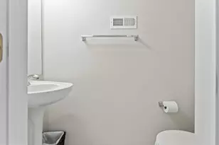 8873 Royal Doulton Ln, Fairfax, VA 22031 - Photo 36