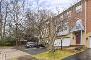 8873 Royal Doulton Ln, Fairfax, VA 22031 - Photo 2