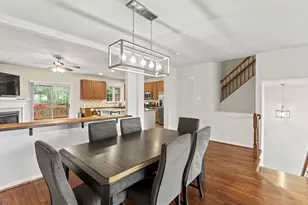 8873 Royal Doulton Ln, Fairfax, VA 22031 - Photo 10