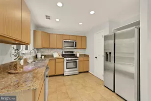 8906 Royal Astor Way, Fairfax, VA 22031 - Photo 10