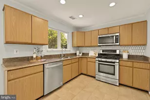 8906 Royal Astor Way, Fairfax, VA 22031 - Photo 12