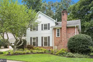 3702 Moss Brooke Ct, Fairfax, VA 22031 - Photo 2