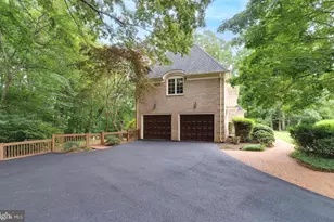 10700 Hunters Run Ct, Vienna, VA 22181 - Photo 56