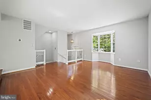 2362 Hunters Square Ct, Reston, VA 20191 - Photo 4