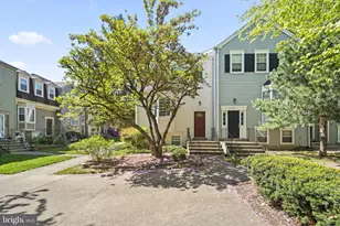 2362 Hunters Square Ct, Reston, VA 20191 - Photo 2