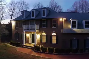 6608 Stonecrest Ln, Fairfax Station, VA 22039 - Photo 4