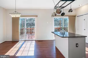 14317 Flomation Ct, Centreville, VA 20121 - Photo 6