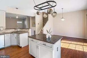 14317 Flomation Ct, Centreville, VA 20121 - Photo 4