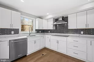 7941 Tyson Oaks Cir, Vienna, VA 22182 - Photo 8