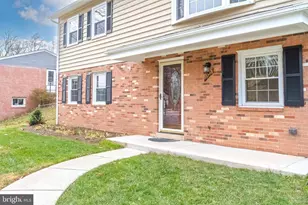 13715 Smallwood Ct, Chantilly, VA 20151 - Photo 4