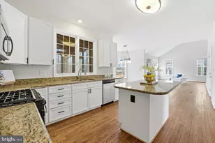 5219 Whisper Willow Dr, Fairfax, VA 22030 - Photo 8