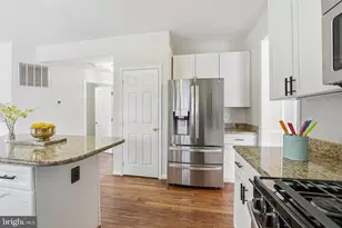 5219 Whisper Willow Dr, Fairfax, VA 22030 - Photo 10