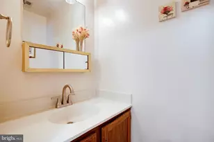 5772 Crownleigh Ct, Burke, VA 22015 - Photo 16