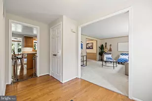 6116 Kings Color Dr, Fairfax, VA 22030 - Photo 4