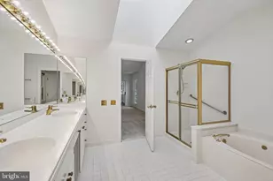 11928 Parkside Dr, Fairfax, VA 22033 - Photo 30