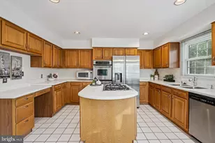 11928 Parkside Dr, Fairfax, VA 22033 - Photo 6