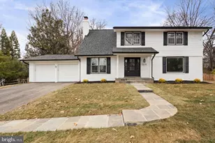 2678 Oakton Glen Dr, Vienna, VA 22181 - Photo 2