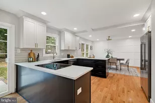 2678 Oakton Glen Dr, Vienna, VA 22181 - Photo 14