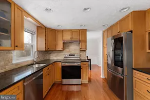 13050 Monterey Estates Dr, Herndon, VA 20171 - Photo 10