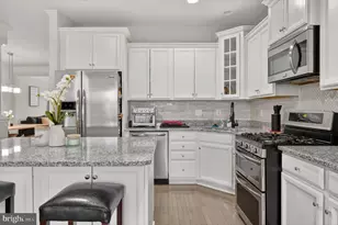 9020 Endicott Pl, Lorton, VA 22079 - Photo 8