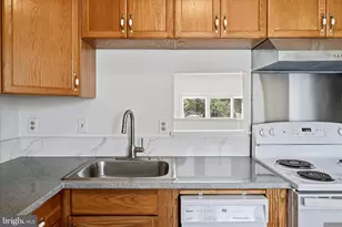 5834 Burke Manor Ct, Burke, VA 22015 - Photo 12