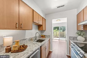 5838 Burke Manor Ct, Burke, VA 22015 - Photo 4