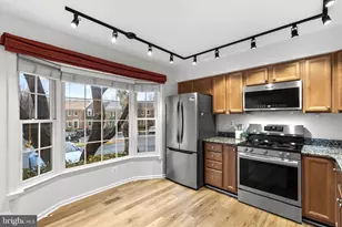 2285 Idylwood Station Ln, Falls Church, VA 22043 - Photo 6