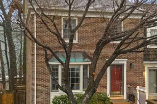 2285 Idylwood Station Ln, Falls Church, VA 22043 - Photo 2