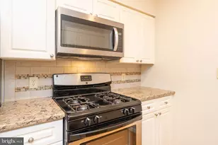 2204 Westcourt Ln, Herndon, VA 20170 - Photo 4