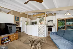 8904 Camfield Dr, Alexandria, VA 22308 - Photo 6