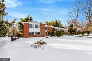 8904 Camfield Dr, Alexandria, VA 22308 - Photo 2