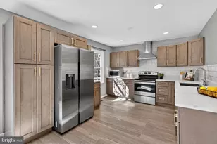 9623 Scotch Haven Dr, Vienna, VA 22181 - Photo 2