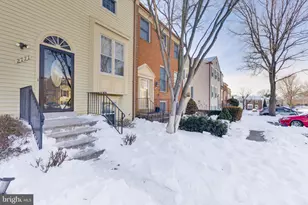 2777 Grovemore Ln, Vienna, VA 22180 - Photo 2