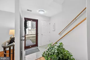 6077 Hollow Hill Ln, Springfield, VA 22152 - Photo 2