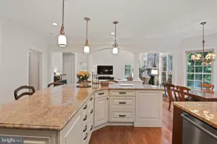 1832 Foxstone Dr, Vienna, VA 22182 - Photo 10