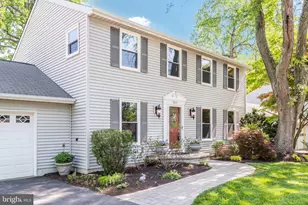 10222 Steamboat Landing Ln, Burke, VA 22015 - Photo 4