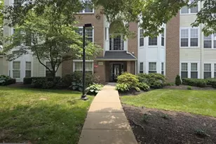 4132 Fountainside Ln, Fairfax, VA 22030 - Photo 2