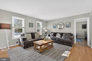 11922 Holly Spring Dr, Great Falls, VA 22066 - Photo 18