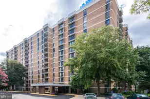 2311 Pimmit Dr, Falls Church, VA 22043 - Photo 2