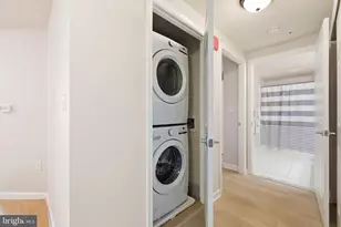 2726 Gallows Rd, Vienna, VA 22180 - Photo 16