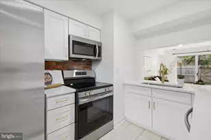 8141 Kingsway Ct, Springfield, VA 22152 - Photo 6