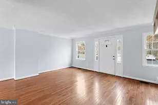 14895 Lambeth Square, Centreville, VA 20120 - Photo 6