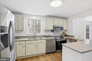 9810 Oleander Ave, Vienna, VA 22181 - Photo 10